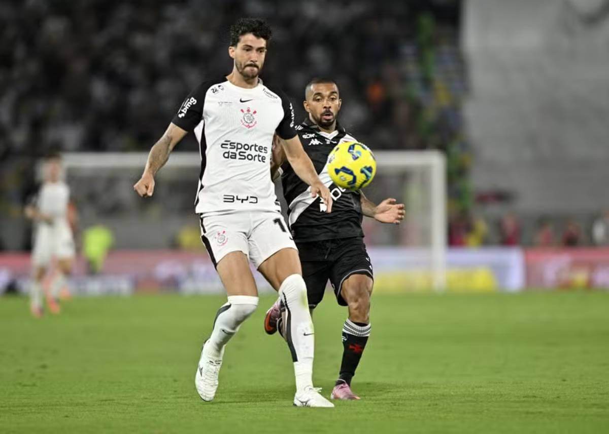 Paulo Henrique em jogo contra o Corinthians