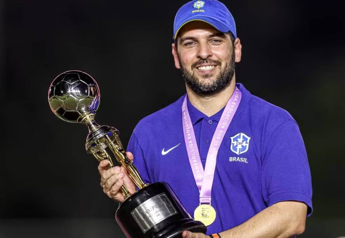 Rubens Franco, novo técnico do feminino do Vasco