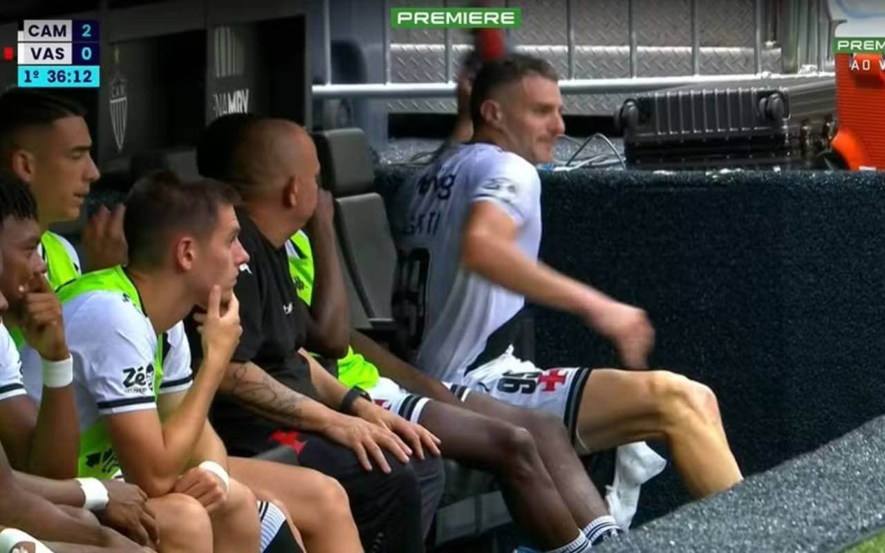 Vegetti bastante irritado no banco de reservas