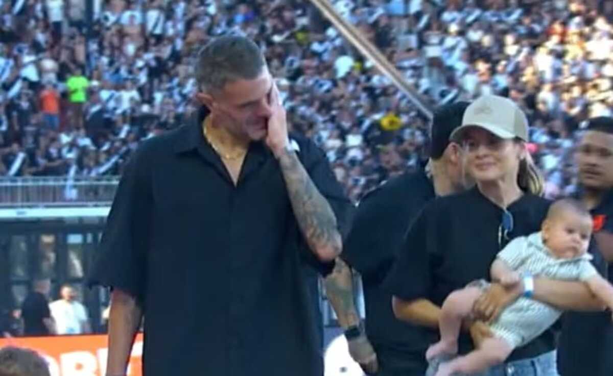 Vegetti chora em despedida do Vasco