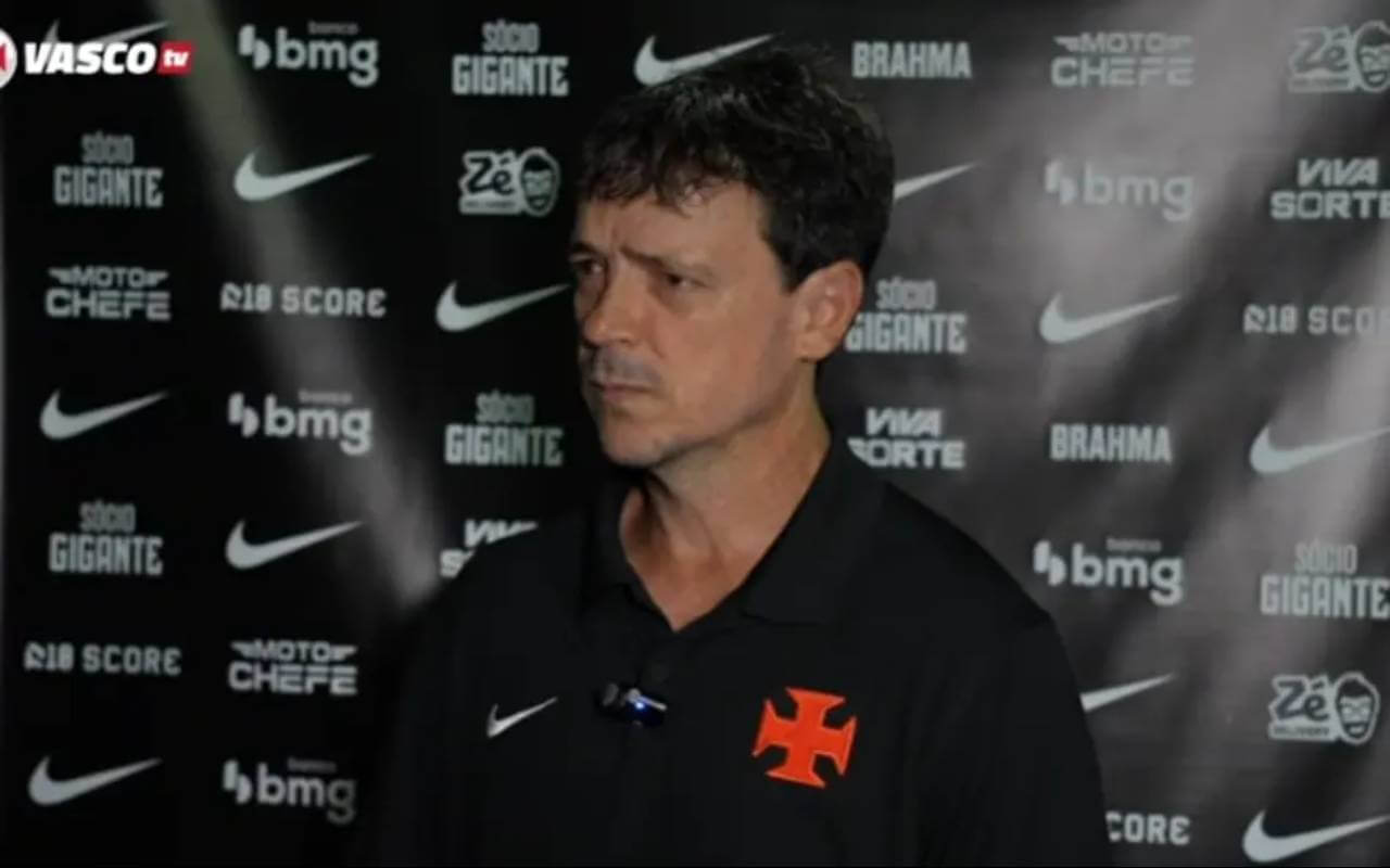 Fernando Diniz em entrevista coletiva do Vasco