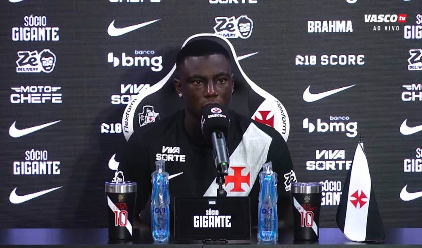 Hinestroza durante apresentação no Vasco