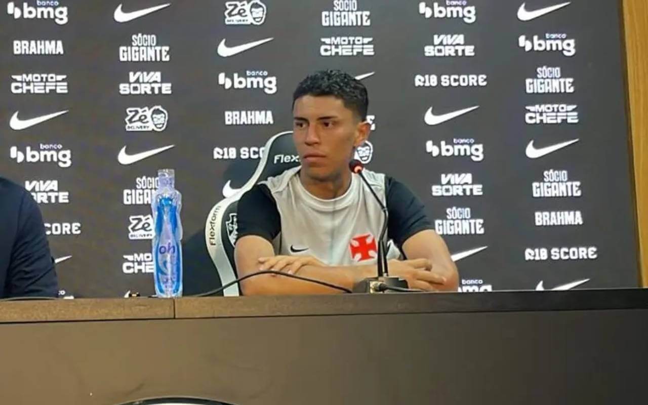 Johan Rojas em apresentação pelo Vasco