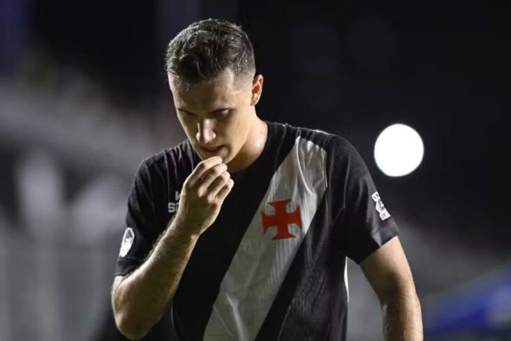 Piton sai abalado em jogo contra o Maricá