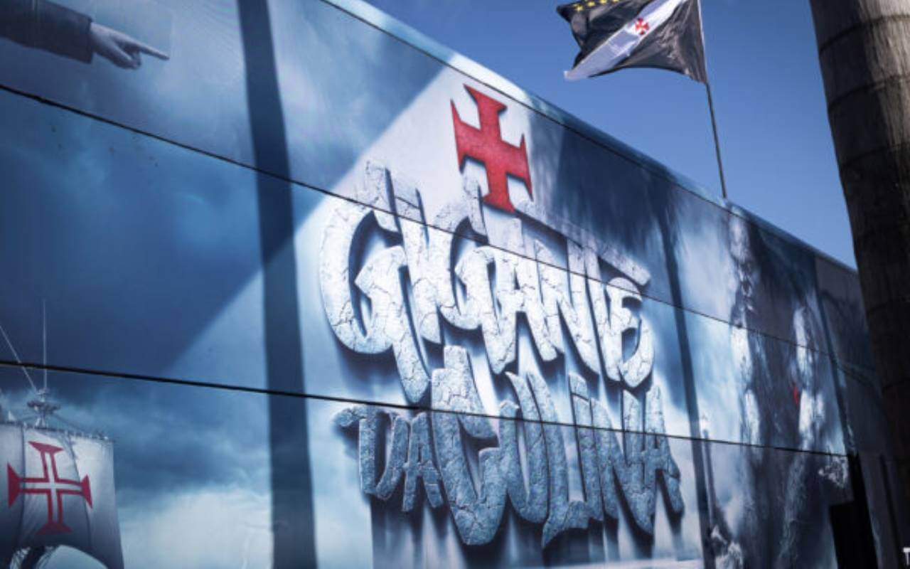 Nova arte do ônibus do Vasco