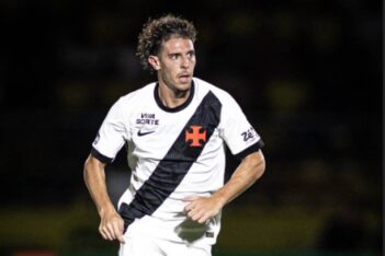 Nuno Moreira em jogo contra o Mirassol