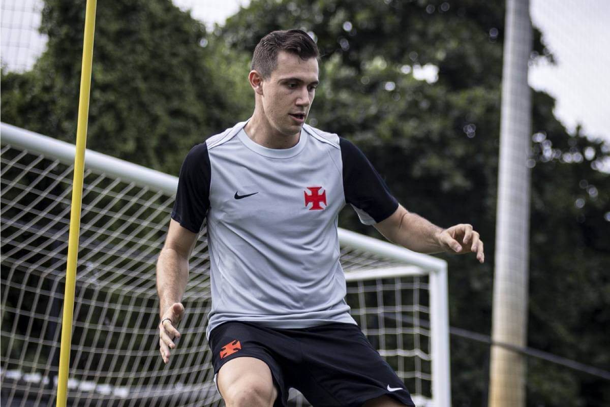 Lucas Piton em treino do Vasco em 2026