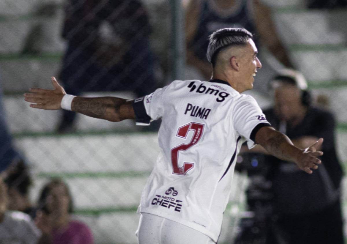 Puma comemorando gol contra o Boavista