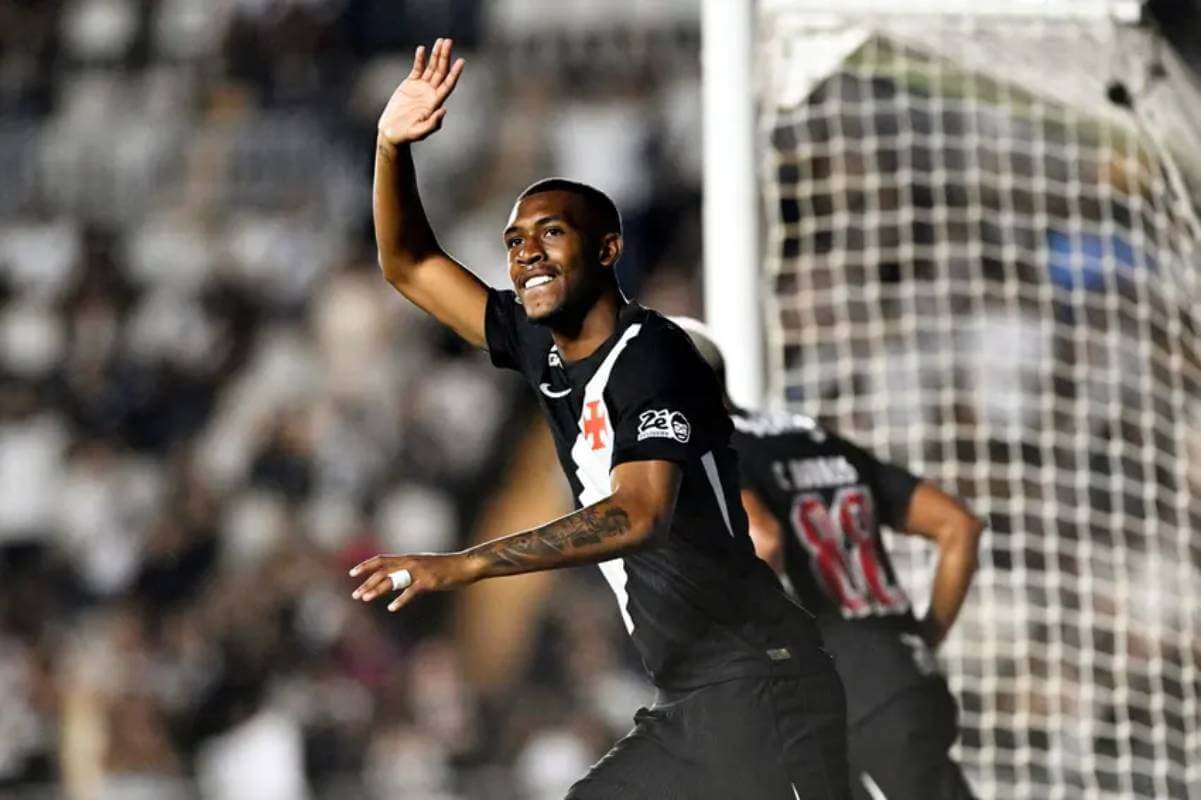 Rayan comemora gol contra o Maricá