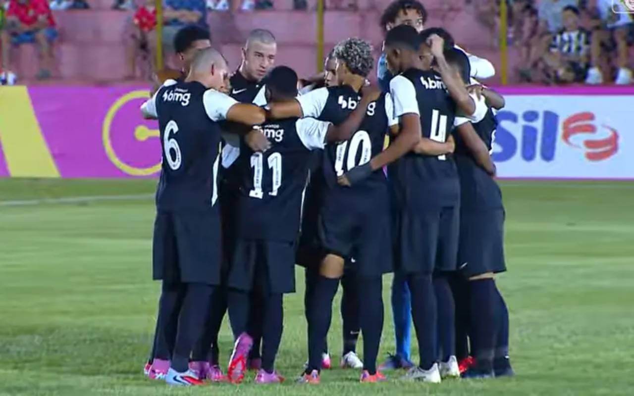 Vasco estreia uniforme provisório na Copinha