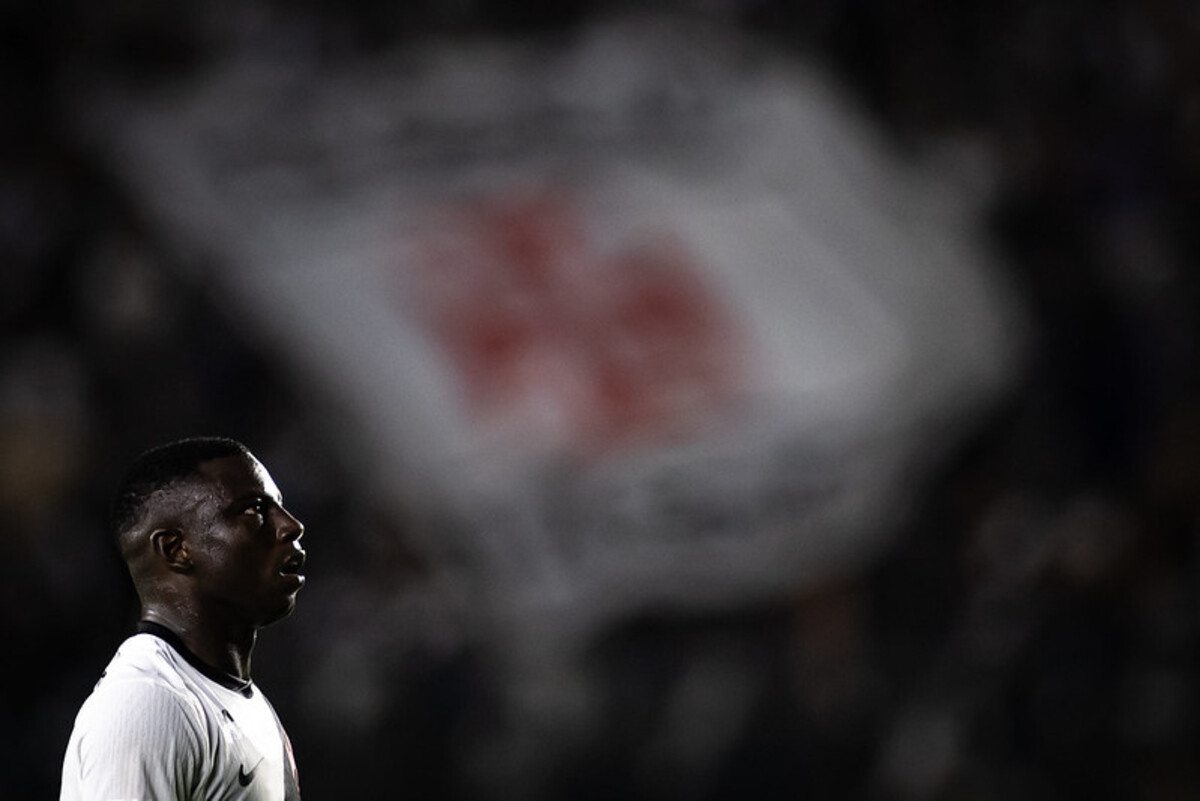 Hinestroza em estreia pelo Vasco