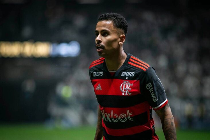 Allan entra na mira do Vasco