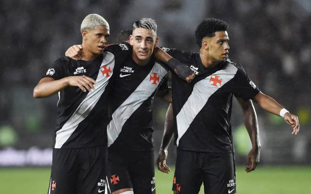 Barros, Puma e Brenner em jogo do Vasco