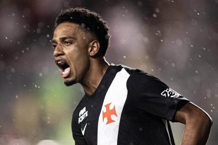 Brenner comemorando 1º gol pelo Vasco