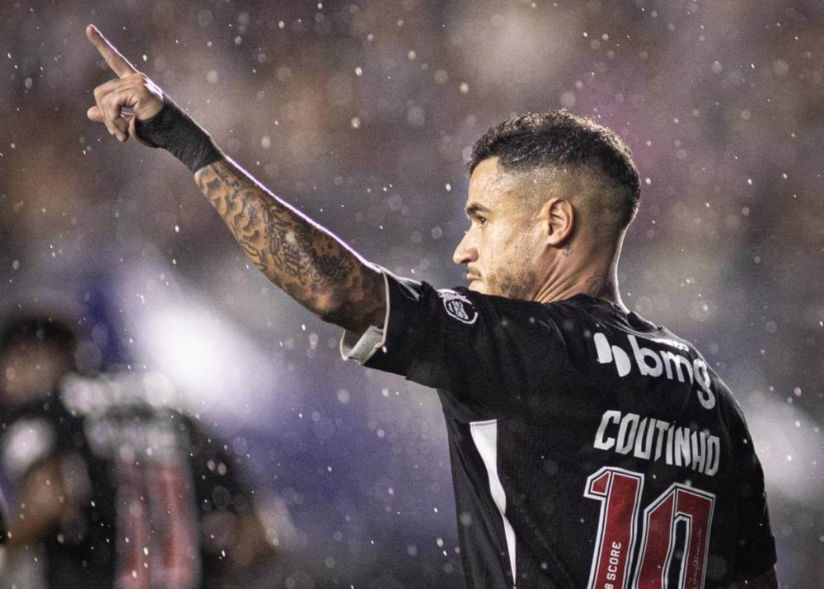 Coutinho comemorando gol contra o Botafogo