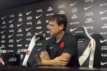 Diniz em entrevista coletiva do Vasco
