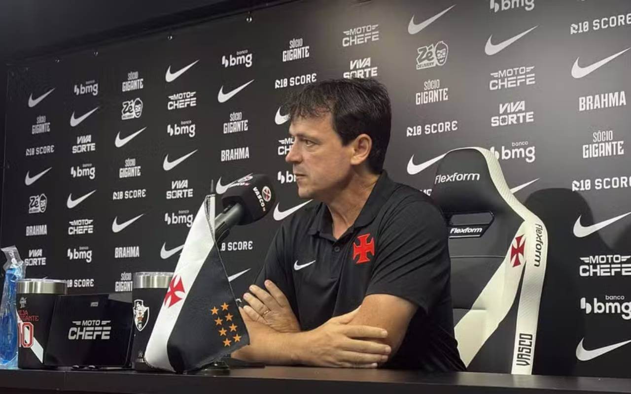 Diniz em entrevista coletiva do Vasco