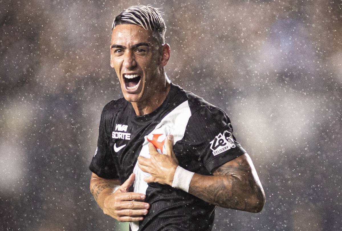 Puma em jogo contra a Chapecoense