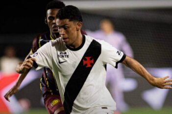 Johan Rojas em jogo contra o Madureira