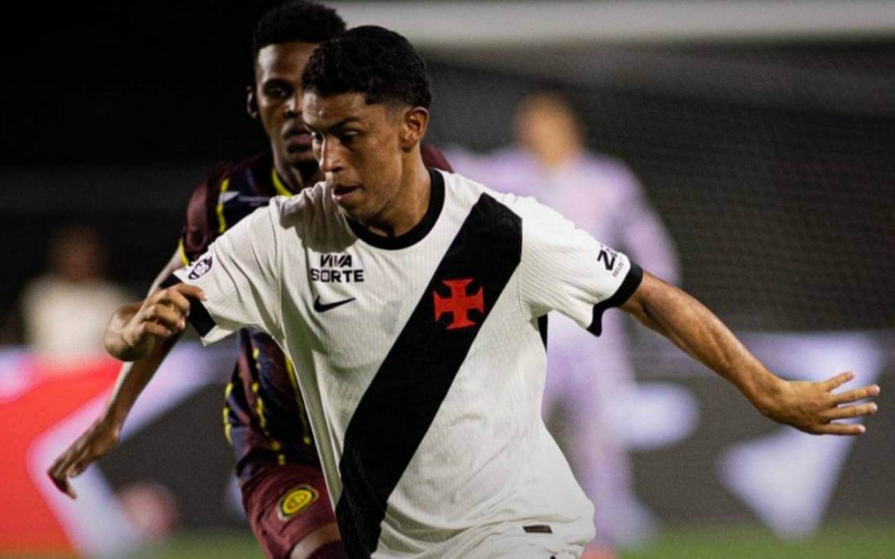 Johan Rojas em jogo contra o Madureira