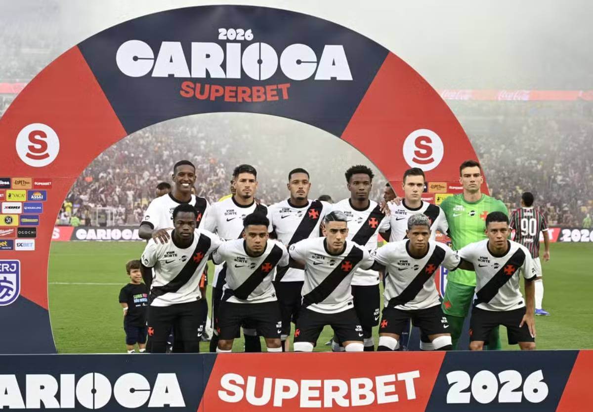 Jogadores do Vasco em jogo contra o Fluminense