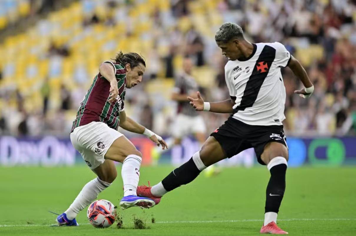 Cauan Barros comete pênalti em Cannobio