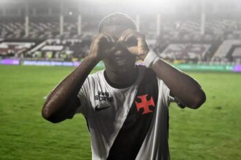 Cuiabano comemora 1º gol pelo Vasco