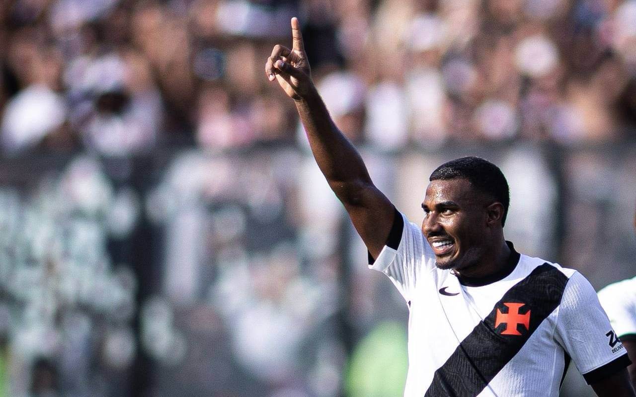 Cuiabano comemora gol contra o Grêmio