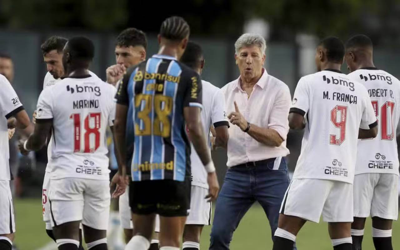 Renato orientando o time em Vasco x Grêmio
