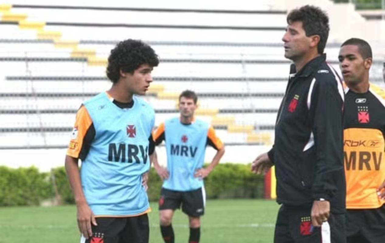 Renato em treino com Coutinho, Pedrinho e Alex Teixeira