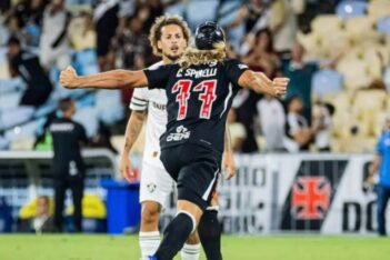 Spinelli comemorando gol contra o Fluminense