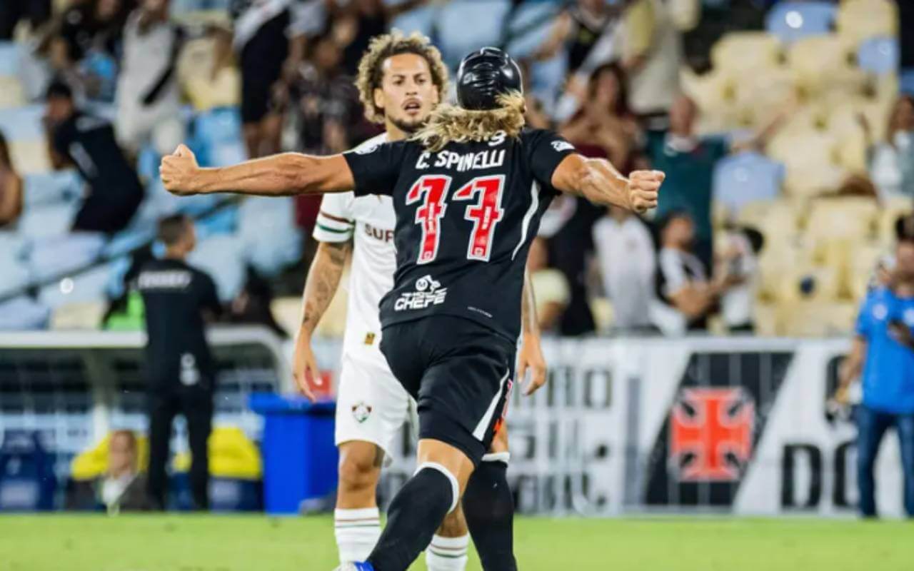 Spinelli comemorando gol contra o Fluminense