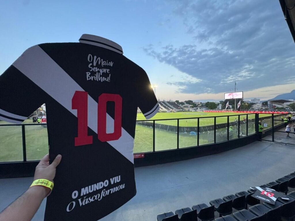Vasco faz homenagem para Roberto Dinamite em São Januário