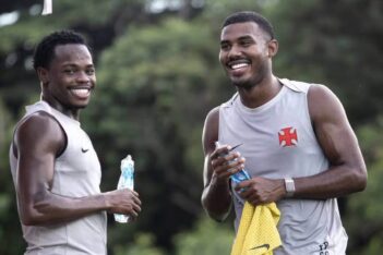 Andrés Gómez e Cuiabano em treino do Vasco