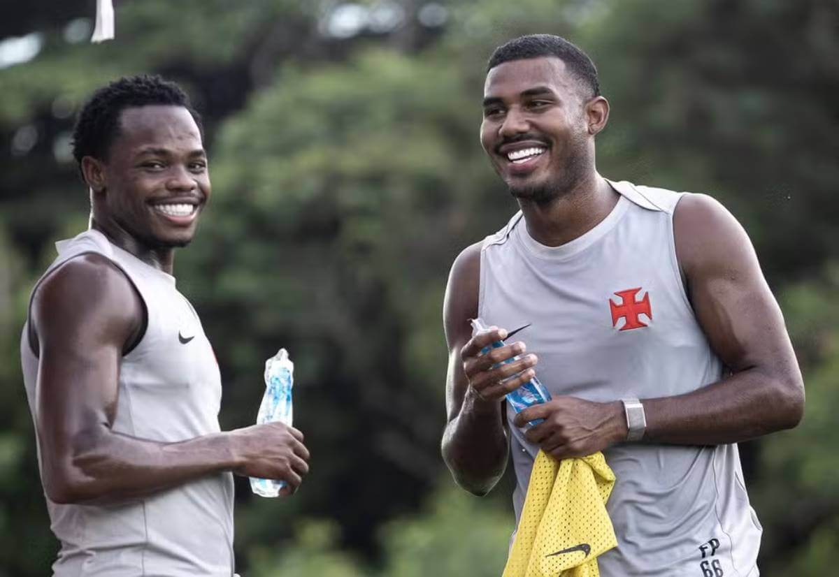 Andrés Gómez e Cuiabano em treino do Vasco