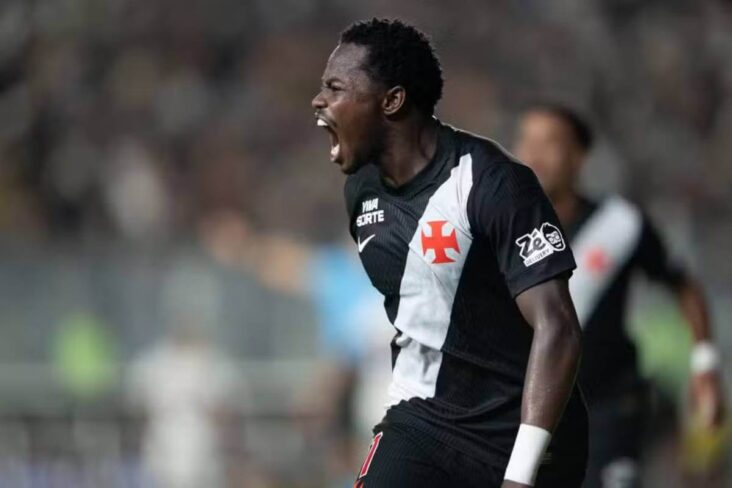 Andrés Gómez comemorando gol contra o São Paulo