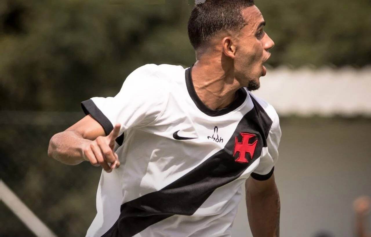 Breno Vereza comemorando gol pelo Vasco