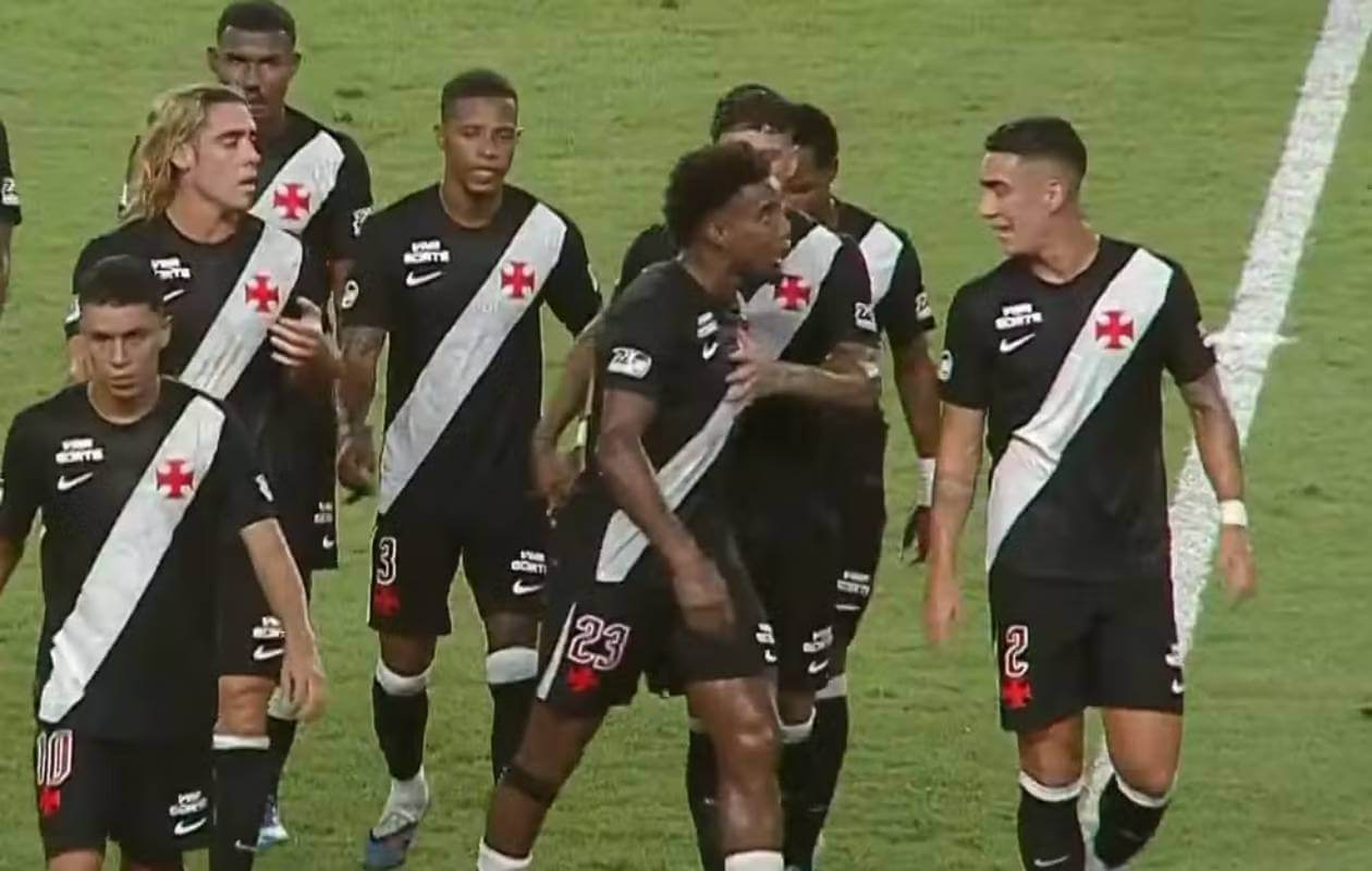 Puma e Thiago Mendes discutem em Paysandu x Vasco