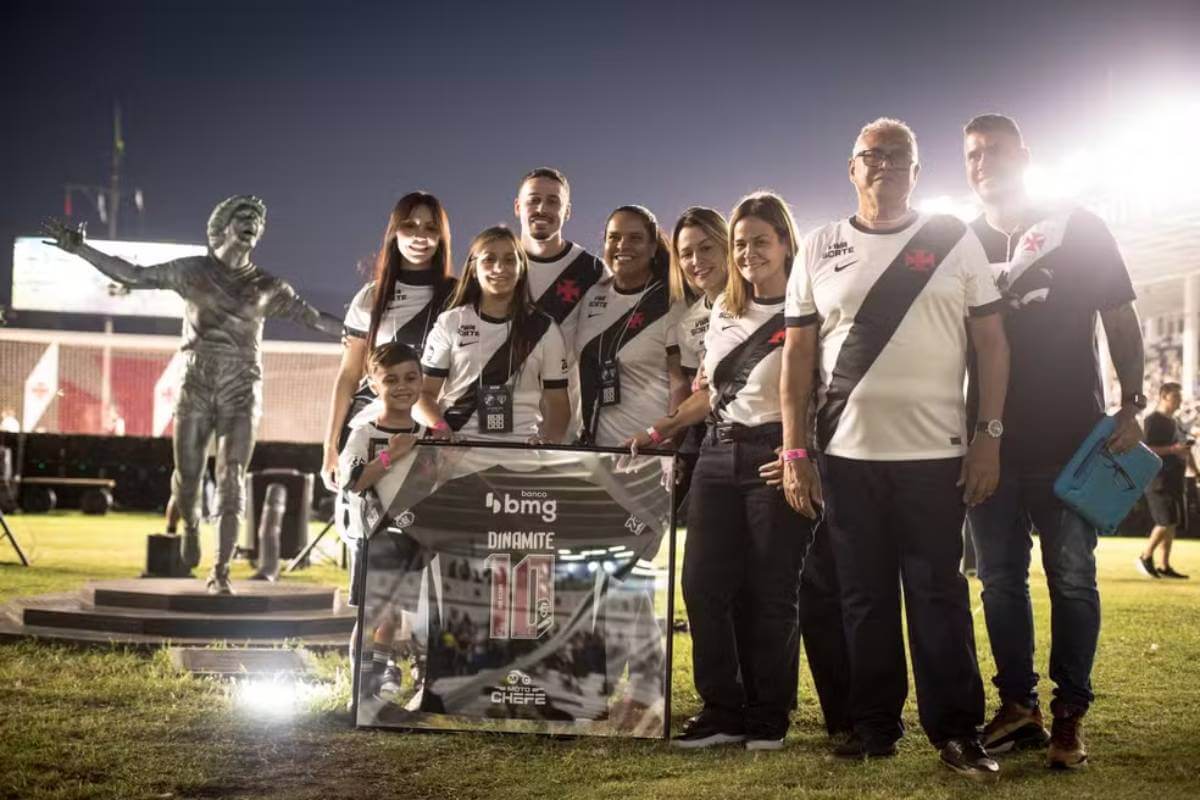 Vasco faz homenagem para Dinamite em São Januário