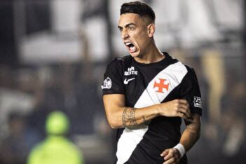 Puma comemora gol contra o São Paulo