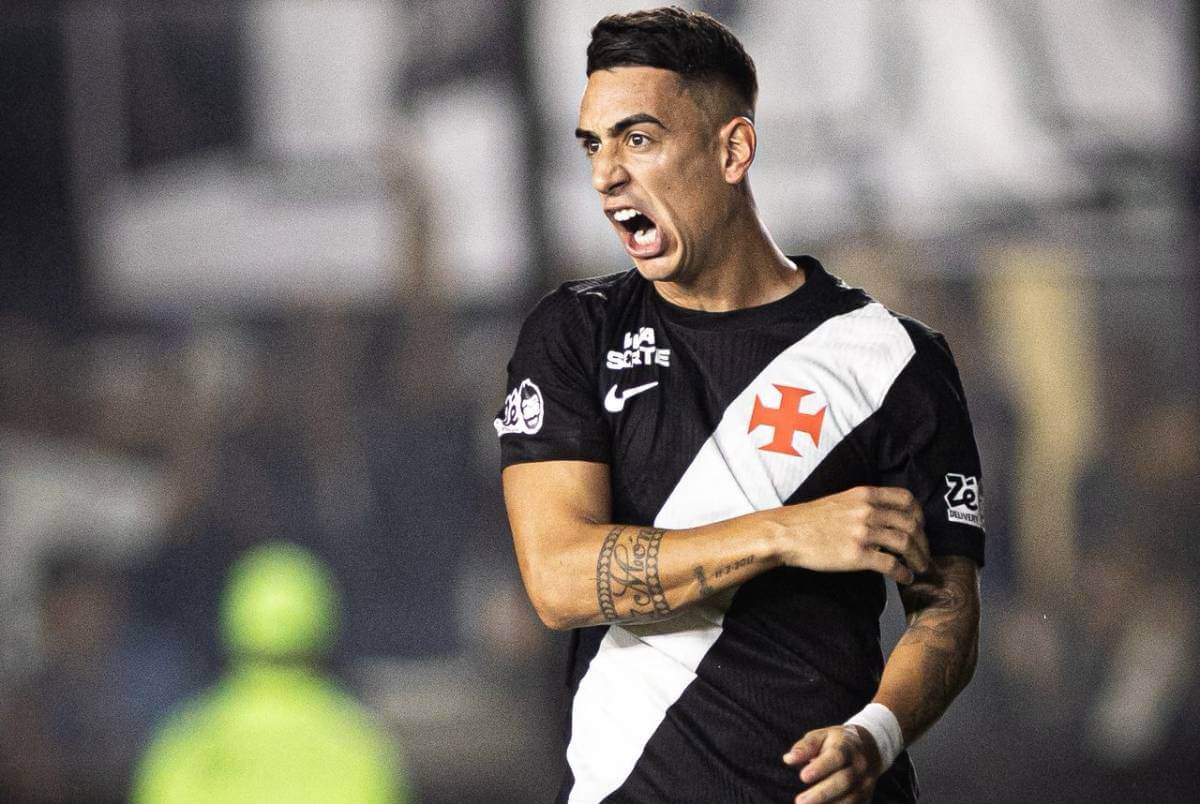 Puma comemora gol contra o São Paulo