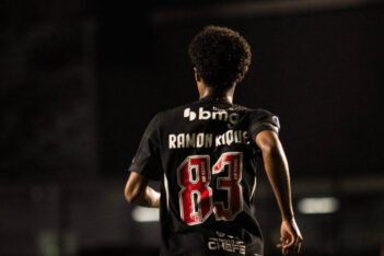 Ramon Rique em Vasco x Olimpia
