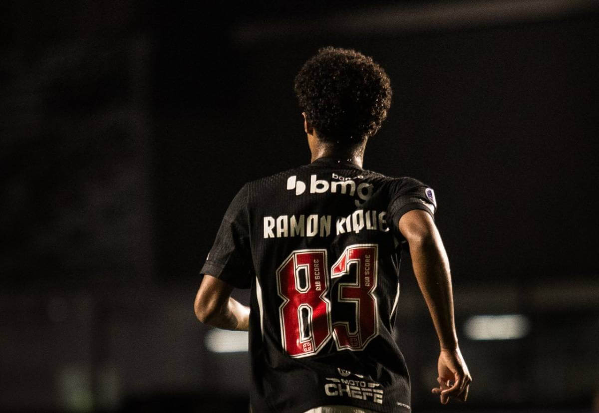Ramon Rique em Vasco x Olimpia