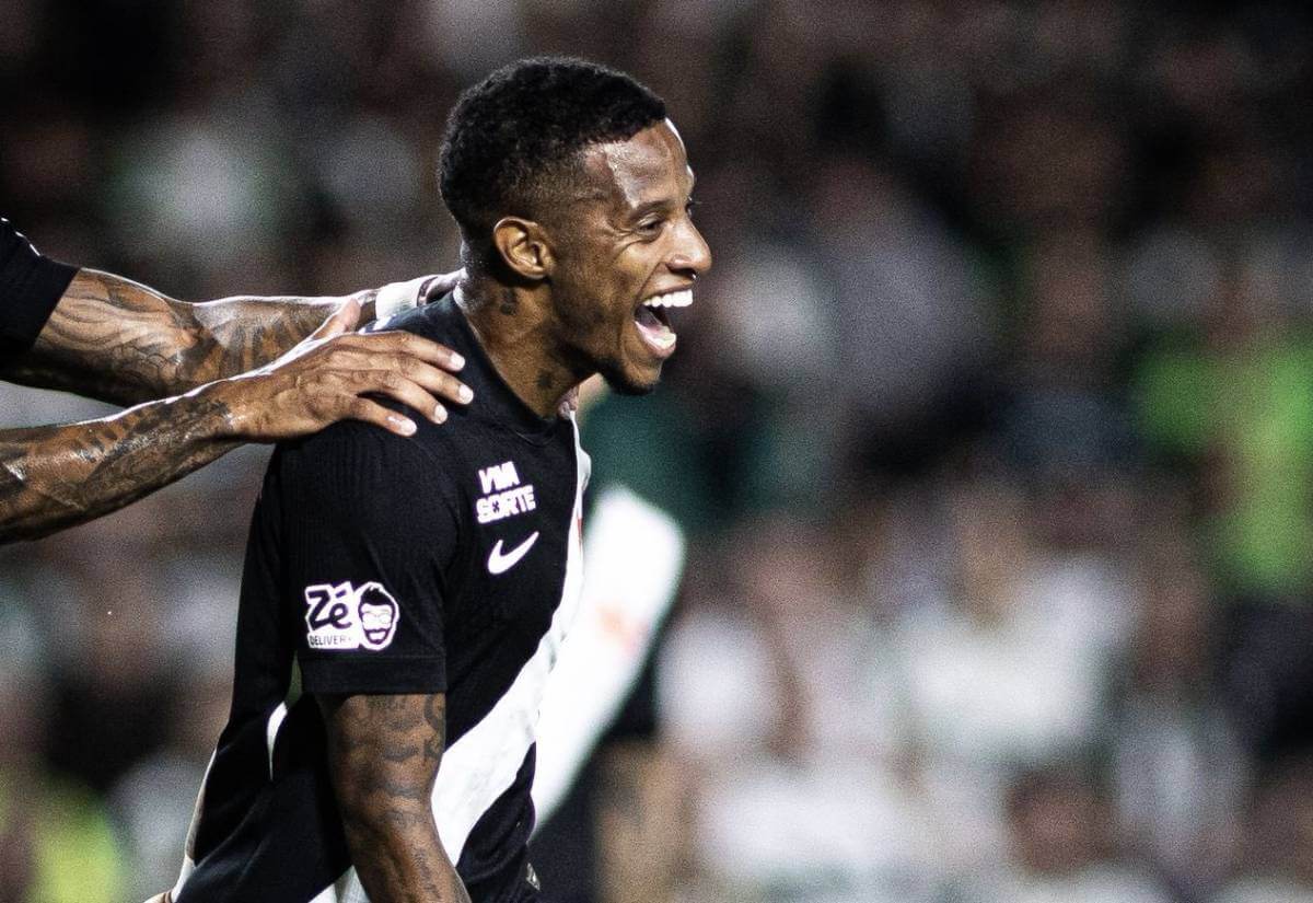 Tchê Tchê comemorando gol contra o Coritiba