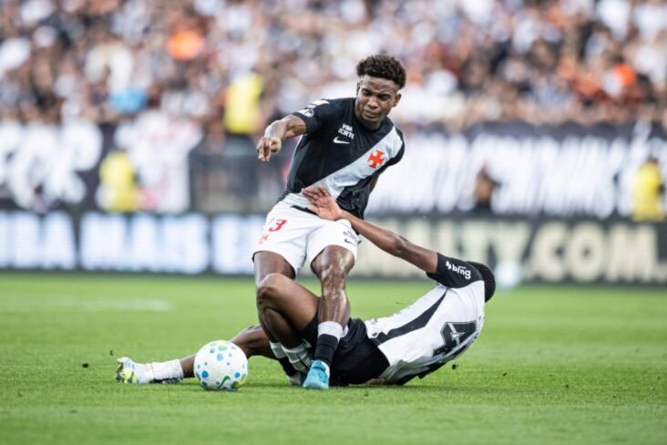 Tesoura de André em Thiago Mendes