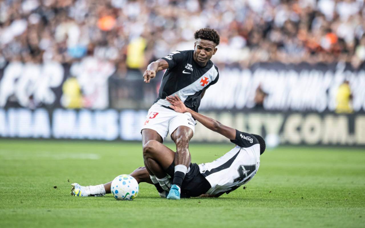 Tesoura de André em Thiago Mendes