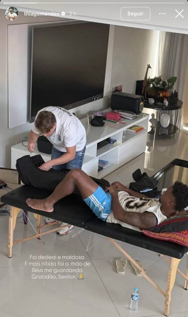 Thiago Mendes publica foto após entrada dura