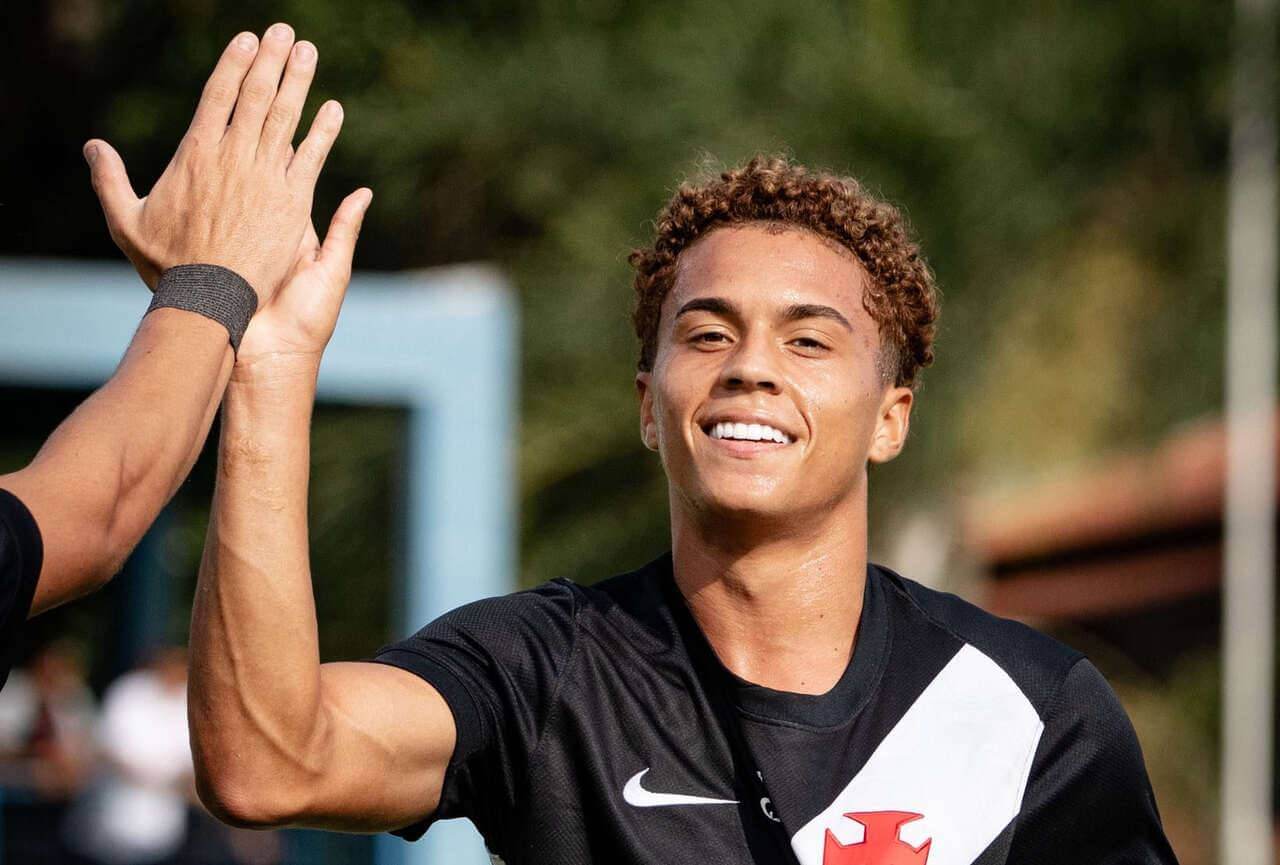 Zuccarello em jogo do Sub-20 do Vasco