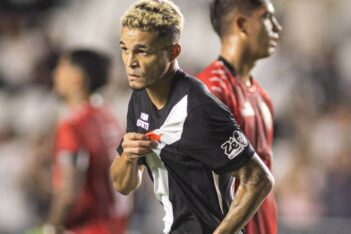Adson em Vasco x Barracas Central e São Januário