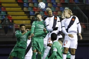 Barros e Spinelli em Audax Italiano x Vasco